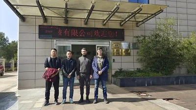 農業灌漑のための砂と砂利フィルターの適用を探求するCDFへのカザフスタニの顧客の訪問